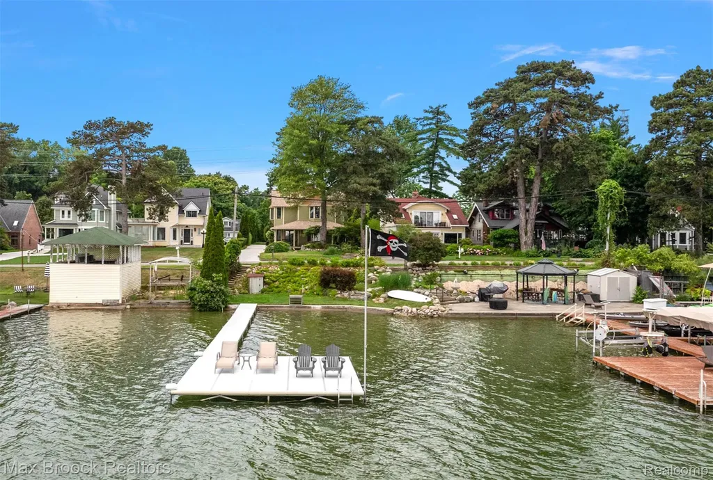 3642 Orchard Lake Road West Bloomfield Charter Township MI 48324