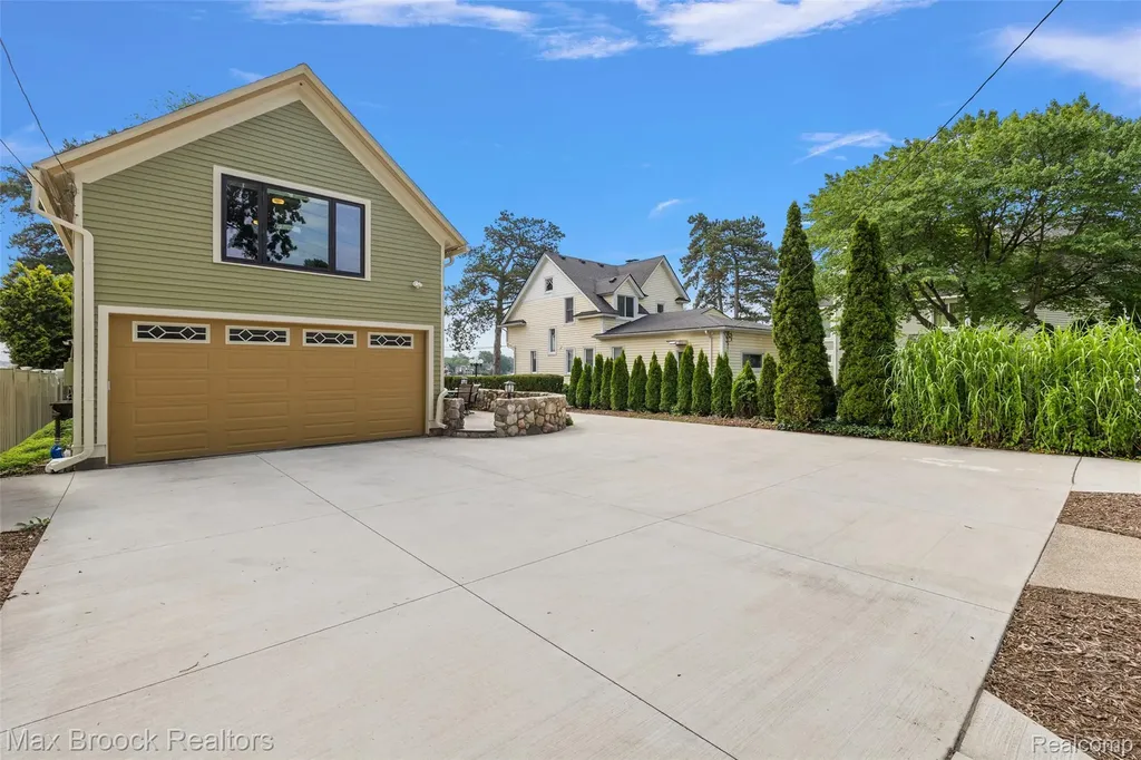 3642 Orchard Lake Road West Bloomfield Charter Township MI 48324