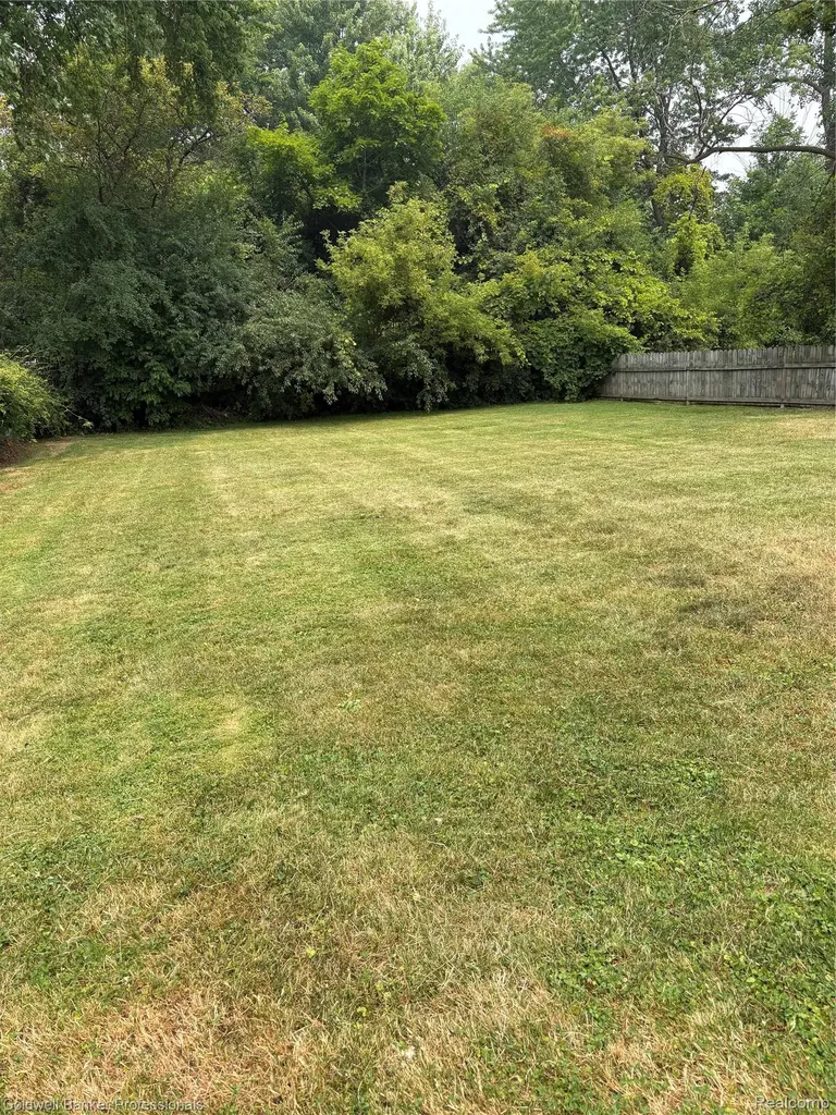 2327 Wildwood Circle Drive Grand Blanc Charter Township MI 48439