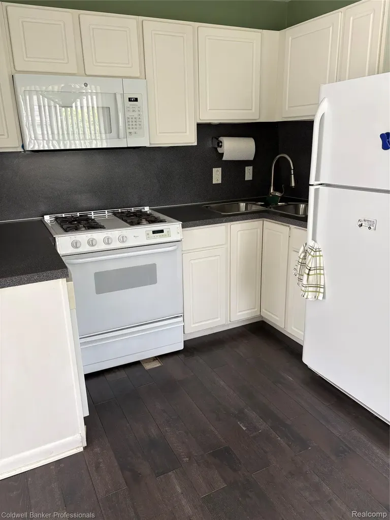 2327 Wildwood Circle Drive Grand Blanc Charter Township MI 48439