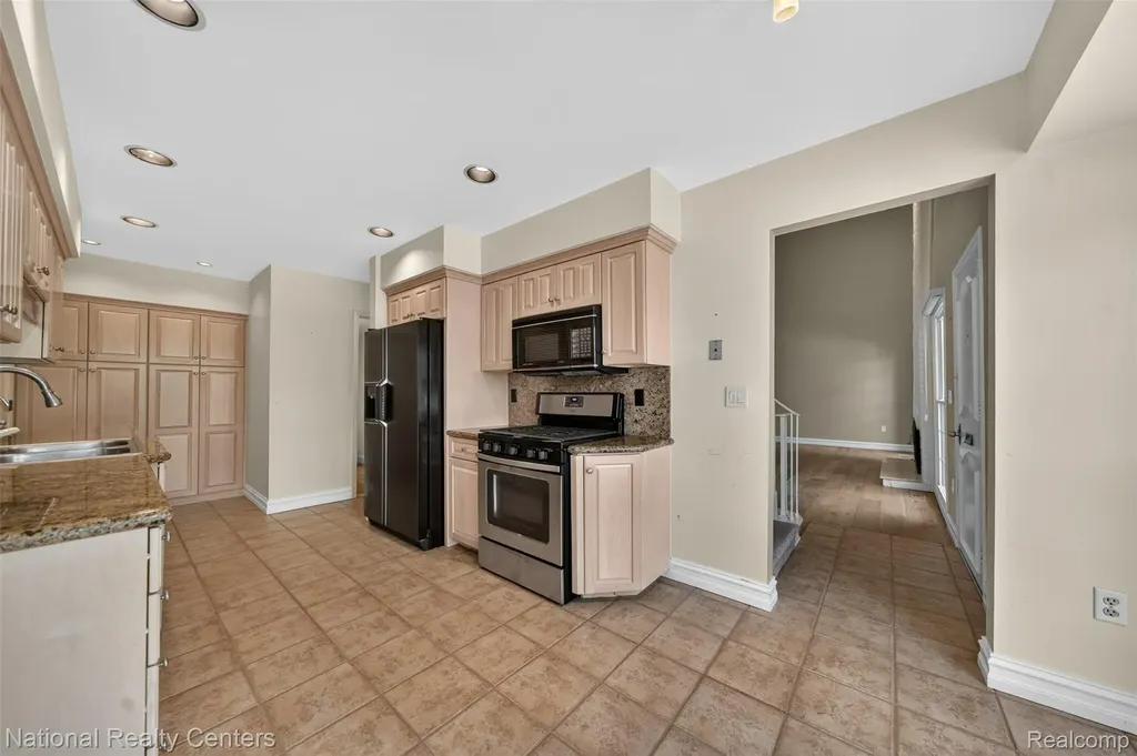 22045 Shore Pointe Lane St. Clair Shores City MI 48080