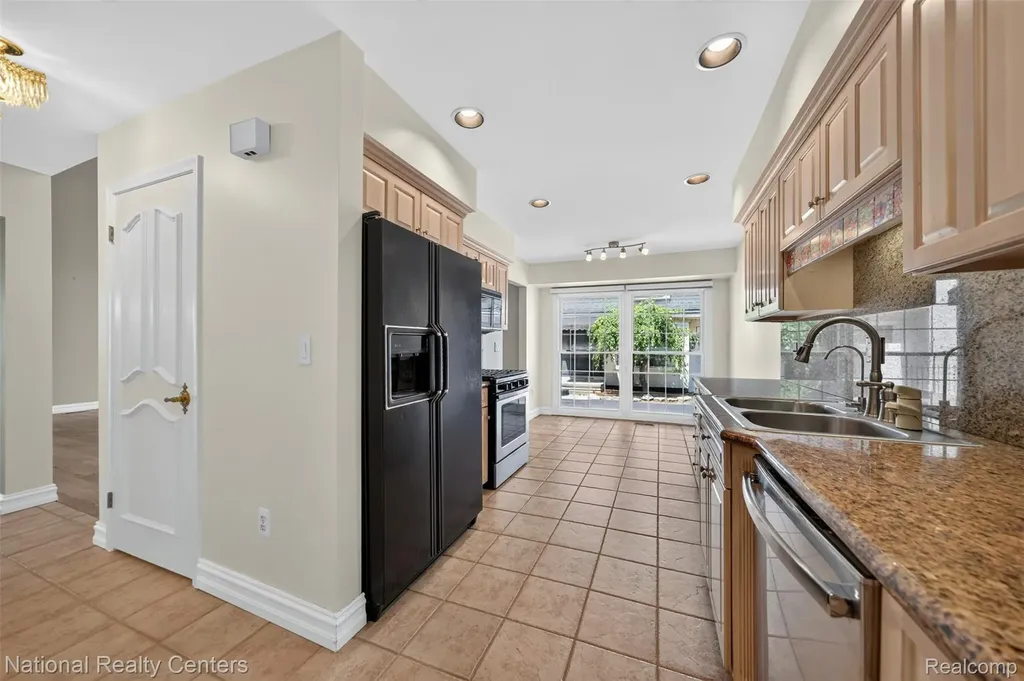 22045 Shore Pointe Lane St. Clair Shores City MI 48080