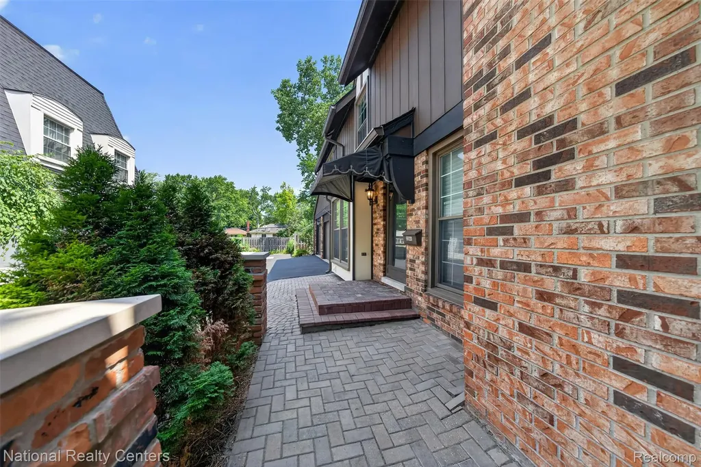 22045 Shore Pointe Lane St. Clair Shores City MI 48080