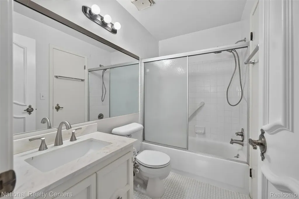 22045 Shore Pointe Lane St. Clair Shores City MI 48080