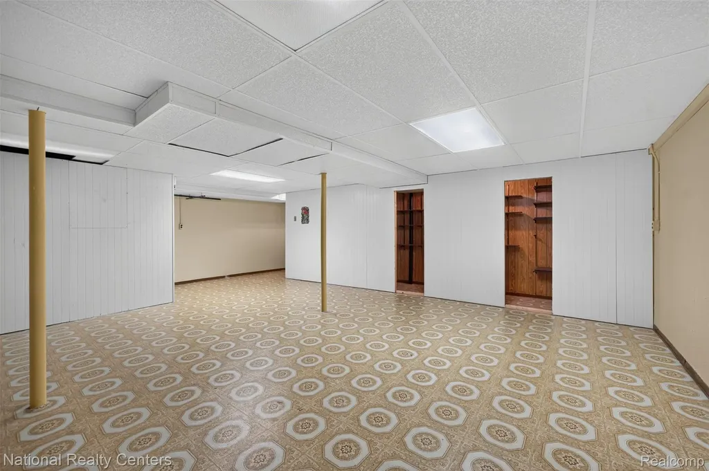 22045 Shore Pointe Lane St. Clair Shores City MI 48080