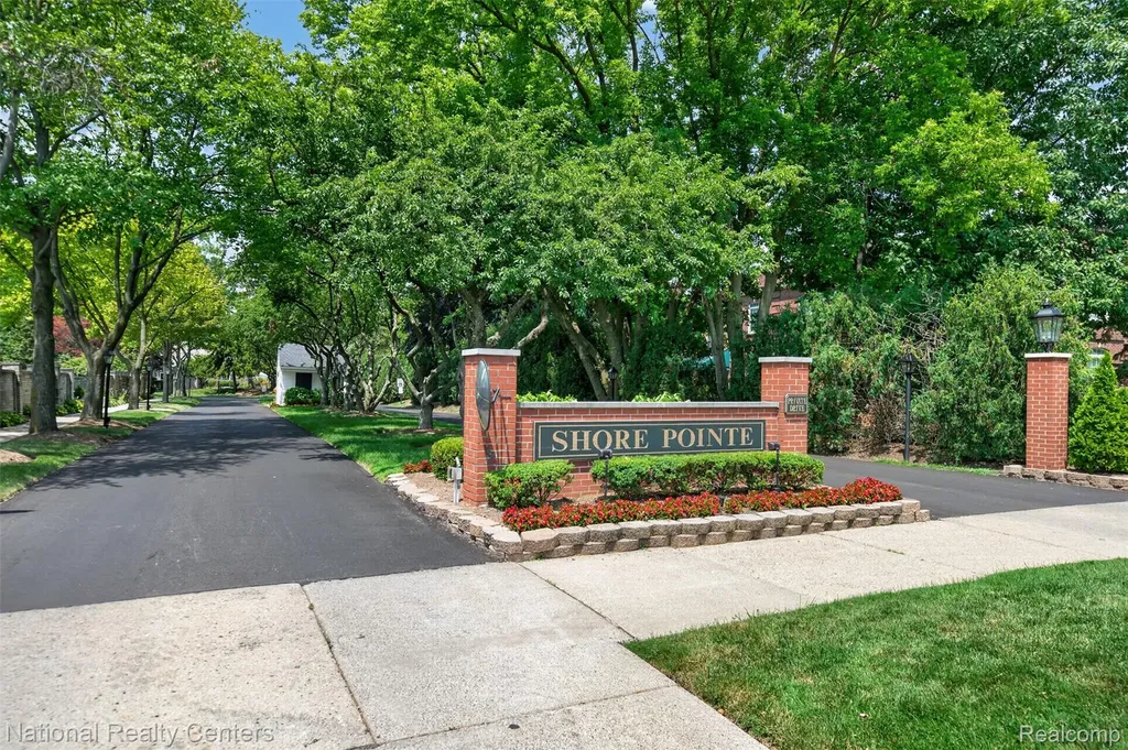 22045 Shore Pointe Lane St. Clair Shores City MI 48080