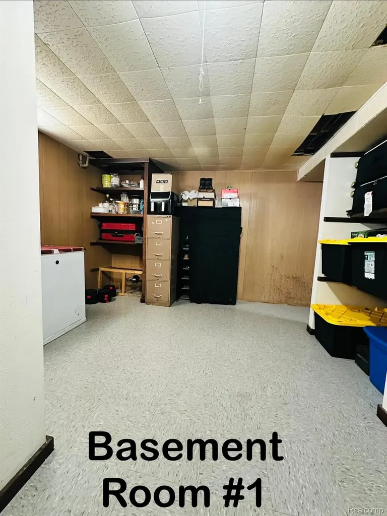 7290 Wiegand Center Line City MI 48015