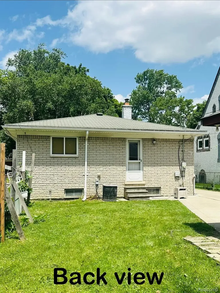 7290 Wiegand Center Line City MI 48015