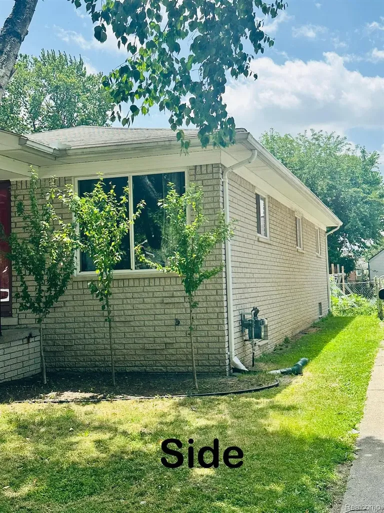 7290 Wiegand Center Line City MI 48015