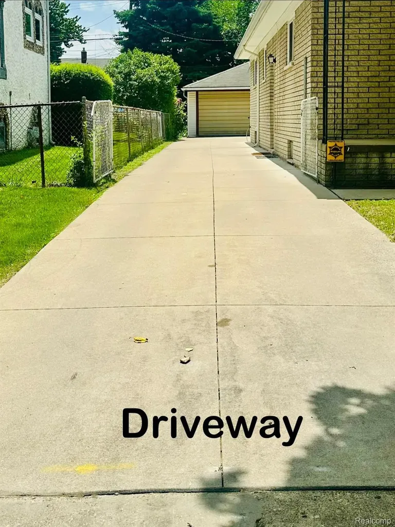7290 Wiegand Center Line City MI 48015