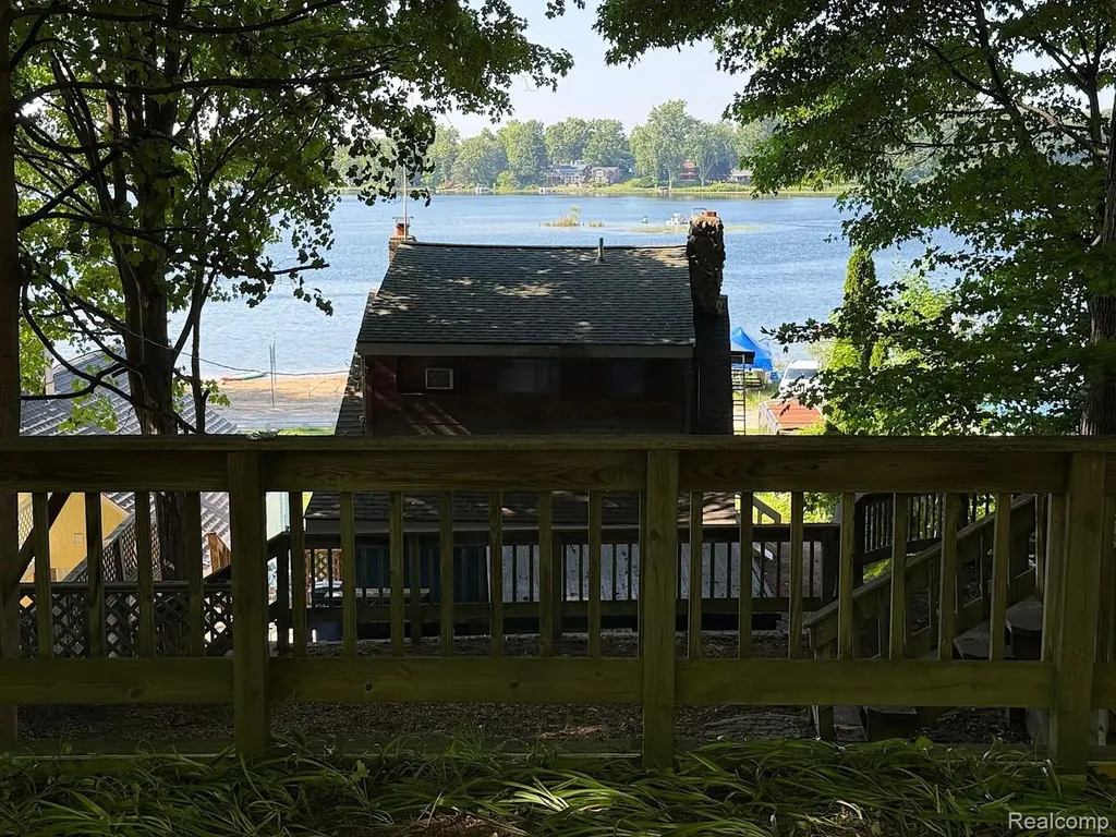 2076 Gray Park Drive Oregon Township MI 48446