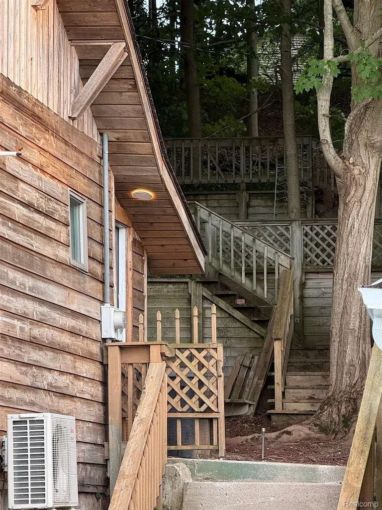 2076 Gray Park Drive Oregon Township MI 48446