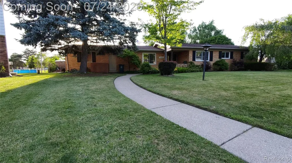 22685 Maple Court Hazel Park City MI 48030