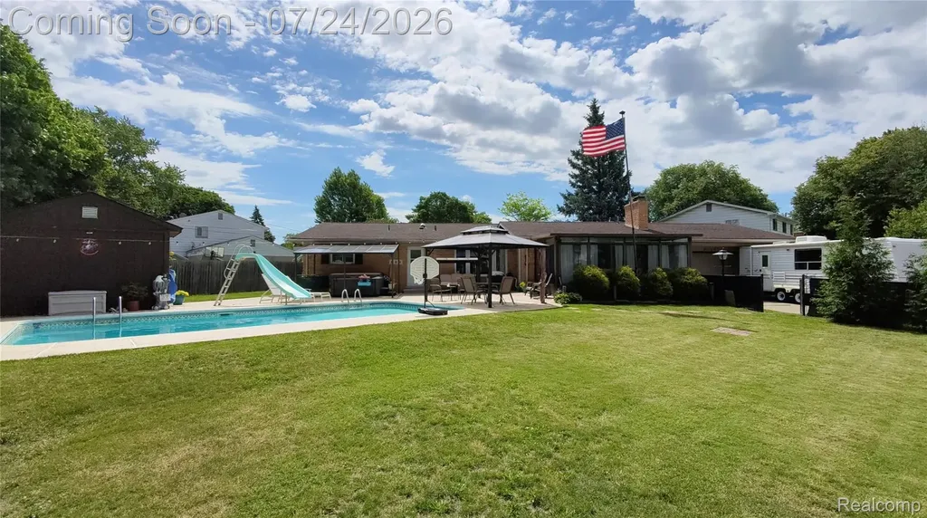 22685 Maple Court Hazel Park City MI 48030