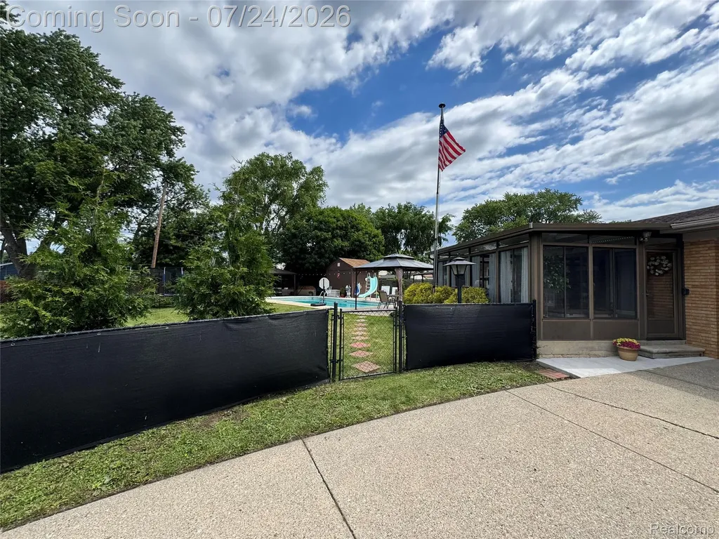 22685 Maple Court Hazel Park City MI 48030
