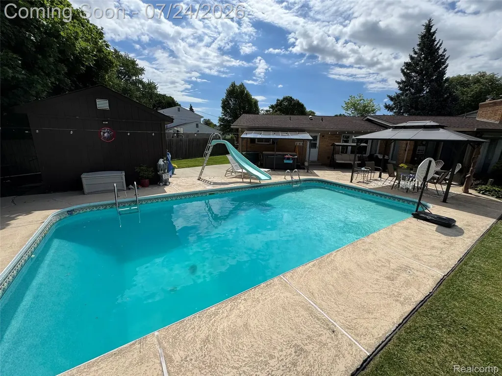 22685 Maple Court Hazel Park City MI 48030