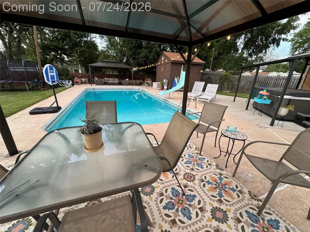 22685 Maple Court Hazel Park City MI 48030
