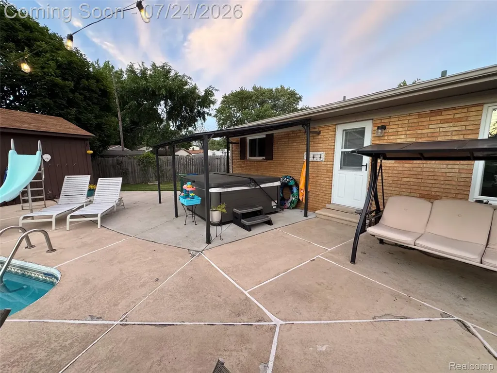 22685 Maple Court Hazel Park City MI 48030