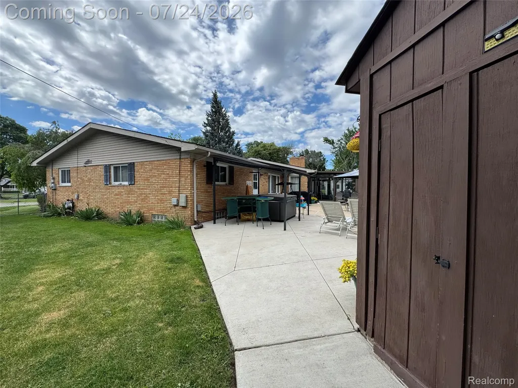 22685 Maple Court Hazel Park City MI 48030