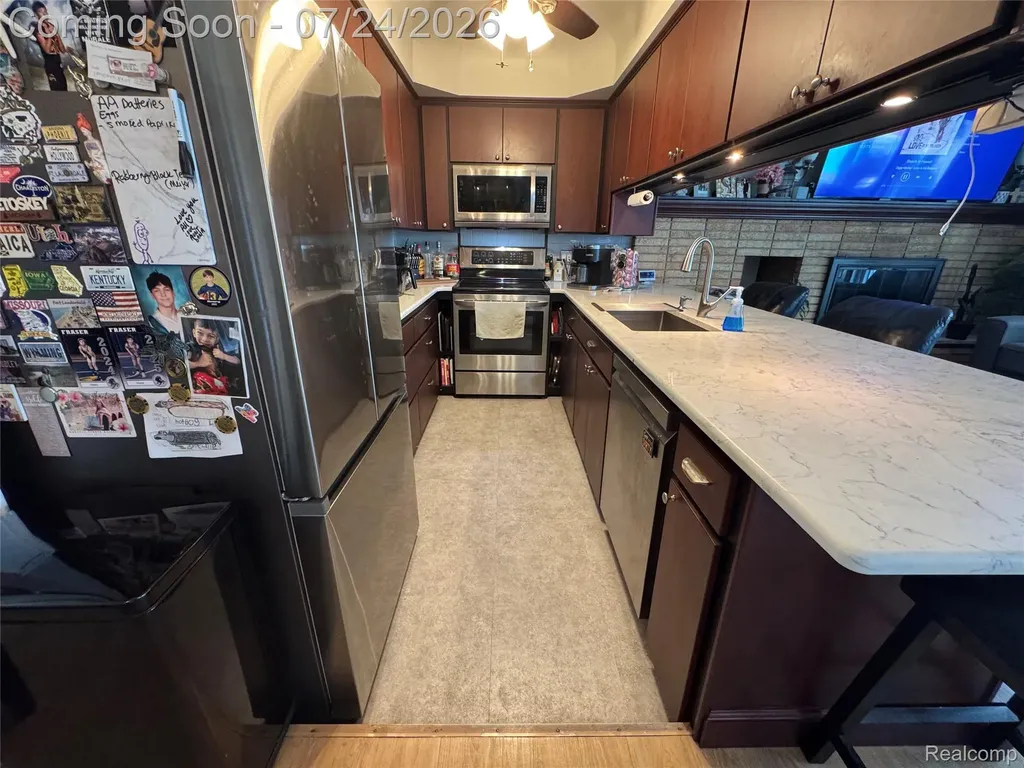 22685 Maple Court Hazel Park City MI 48030