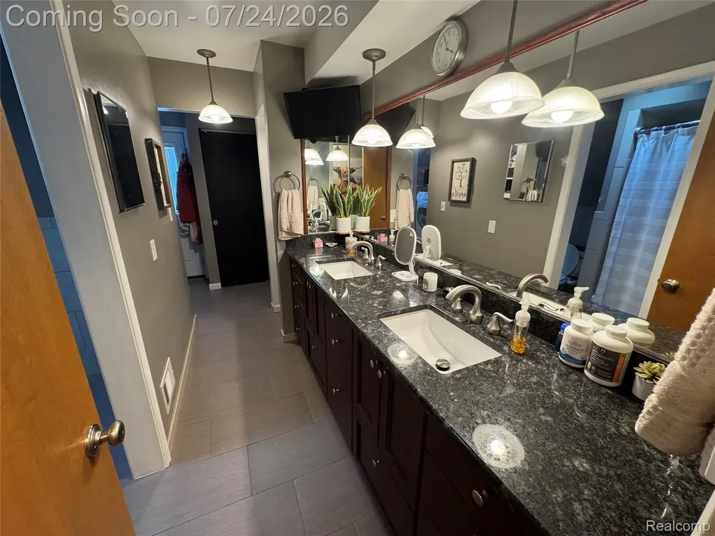 22685 Maple Court Hazel Park City MI 48030