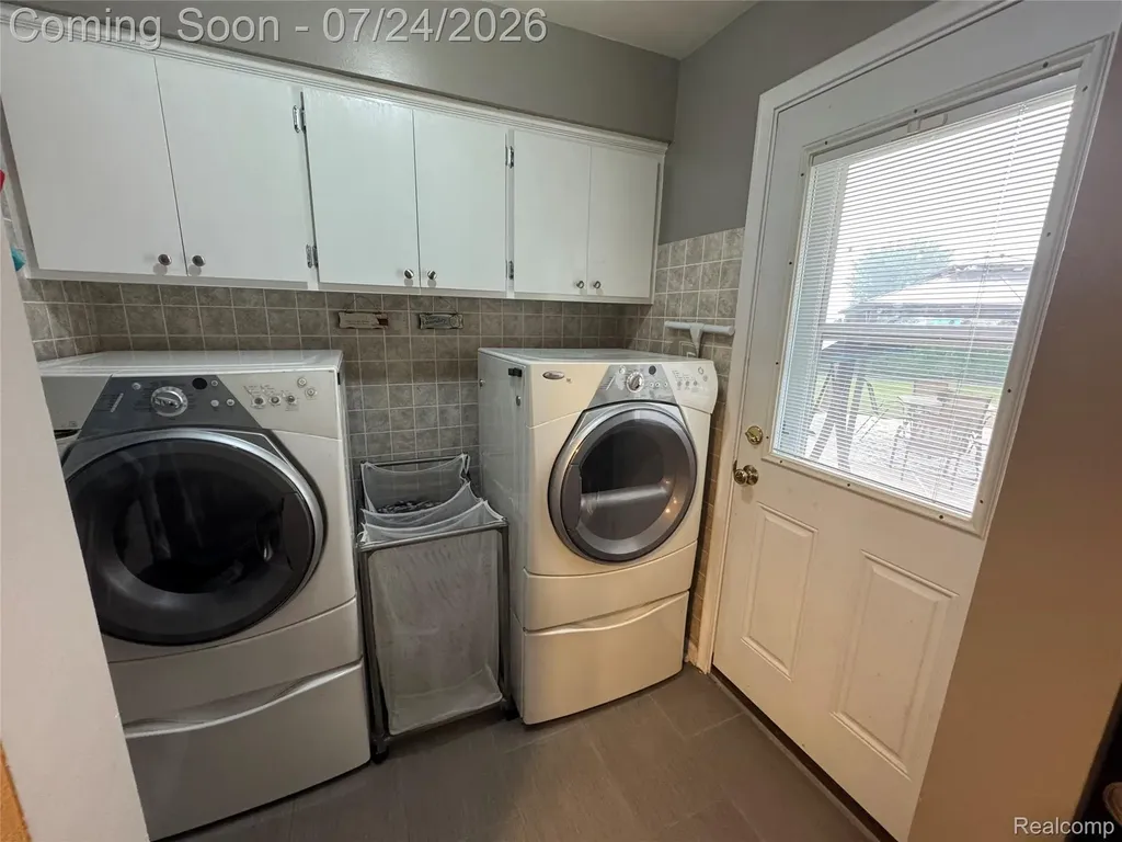 22685 Maple Court Hazel Park City MI 48030
