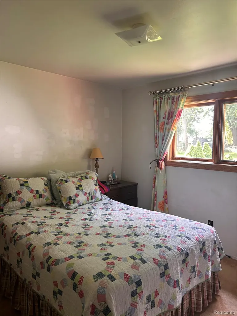 340 Trombley Drive Troy City MI 48083