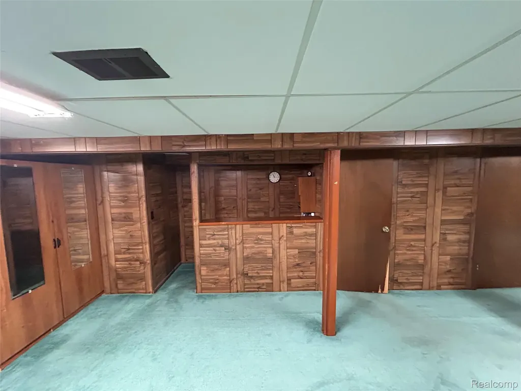 340 Trombley Drive Troy City MI 48083
