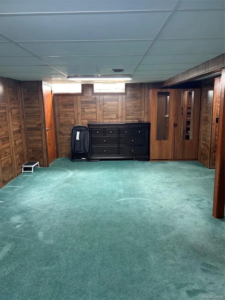 340 Trombley Drive Troy City MI 48083