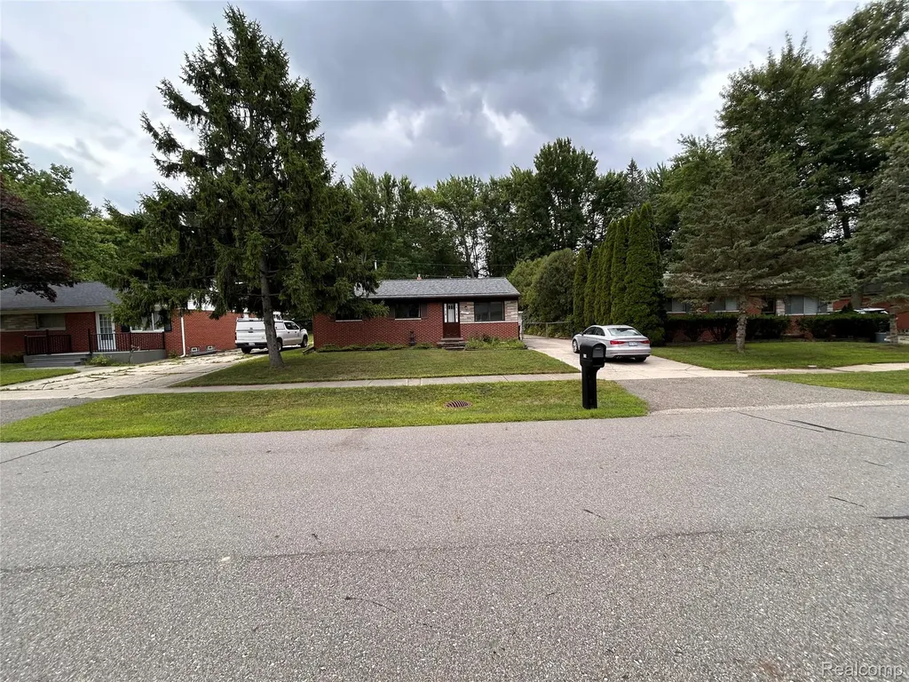 340 Trombley Drive Troy City MI 48083