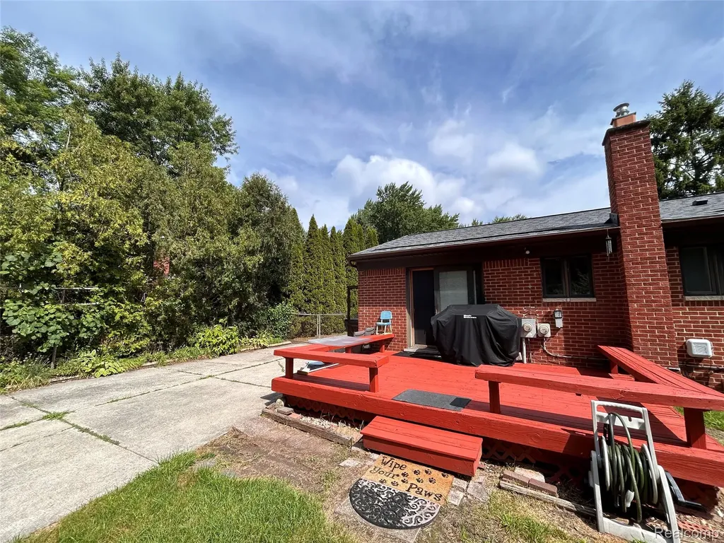 340 Trombley Drive Troy City MI 48083
