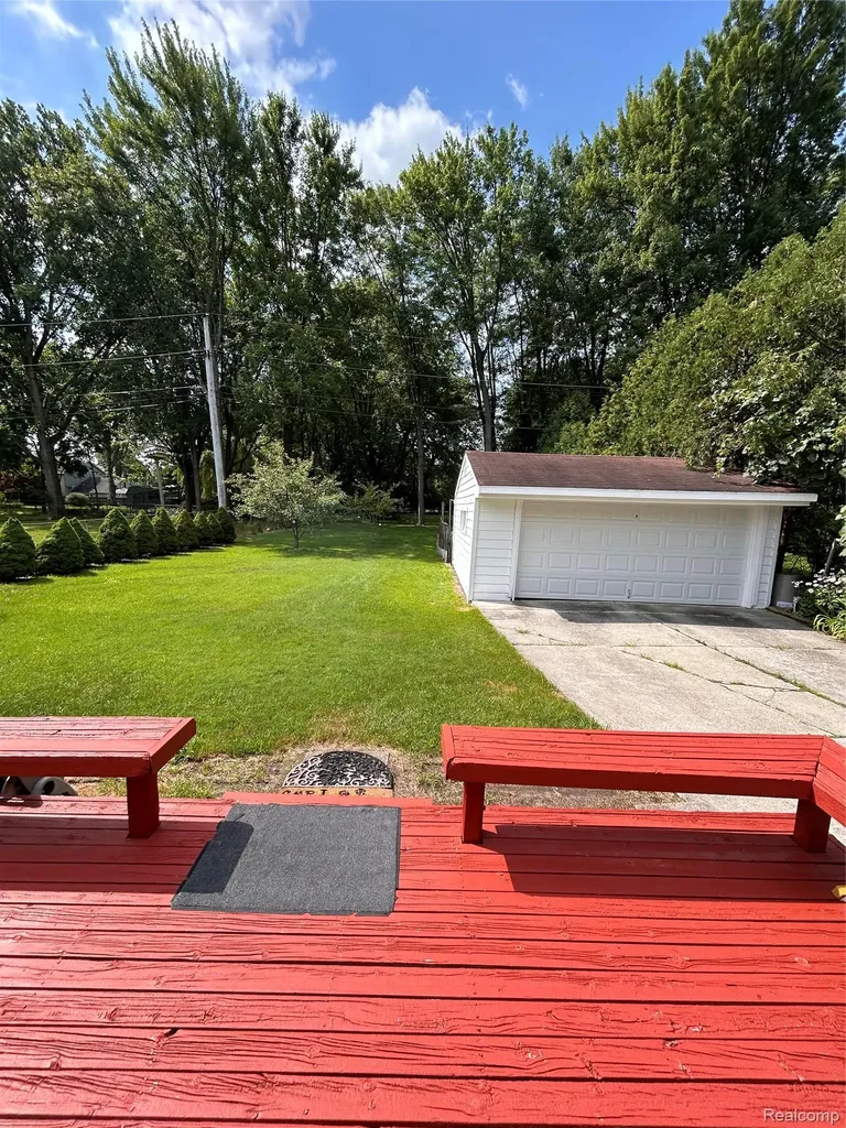 340 Trombley Drive Troy City MI 48083