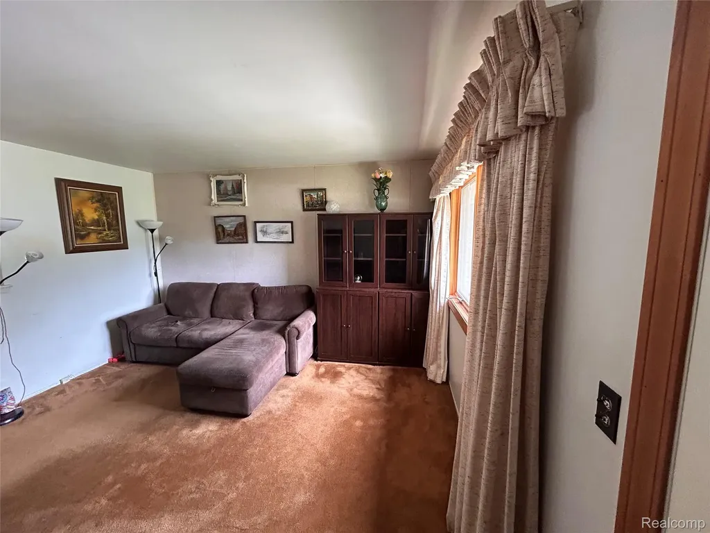 340 Trombley Drive Troy City MI 48083
