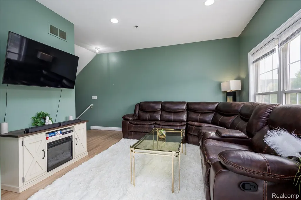 1569 E Lakeview Lane Canton Charter Township MI 48187