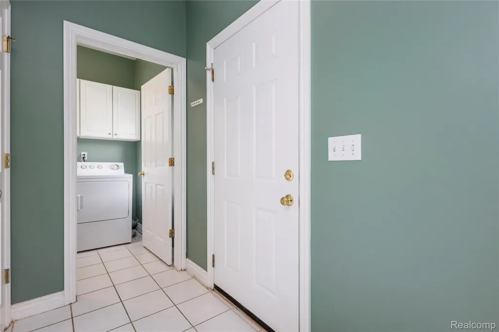 1569 E Lakeview Lane Canton Charter Township MI 48187