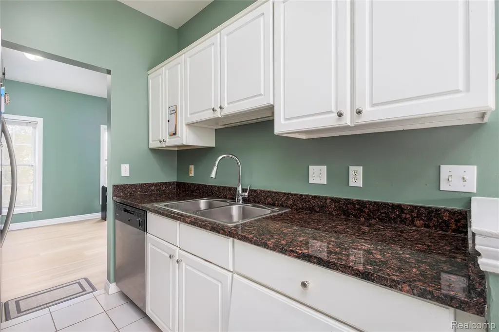 1569 E Lakeview Lane Canton Charter Township MI 48187
