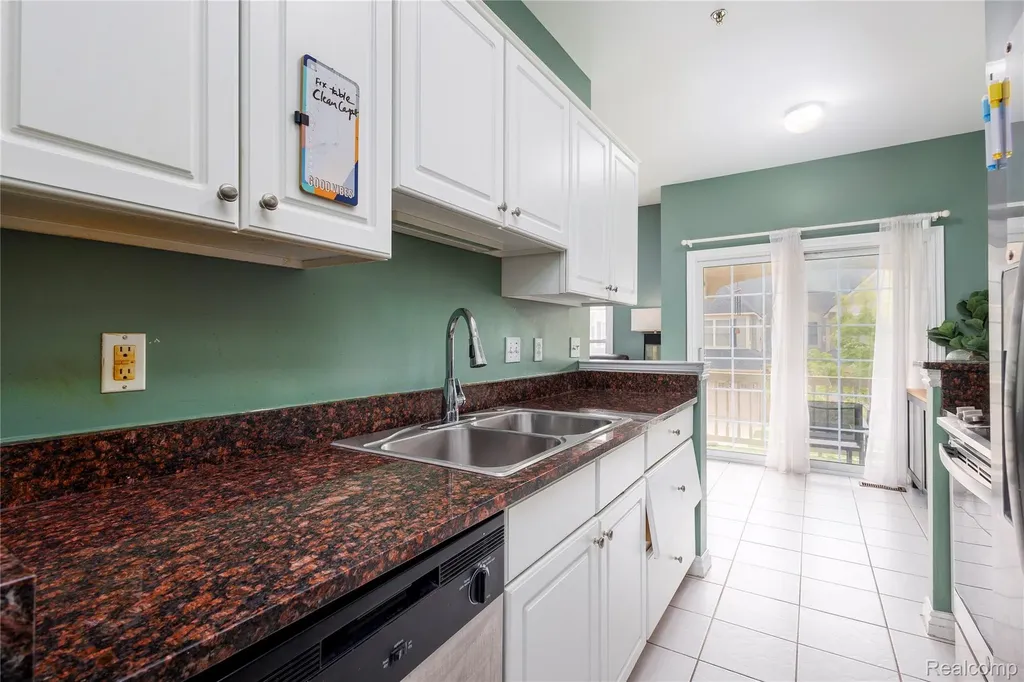 1569 E Lakeview Lane Canton Charter Township MI 48187