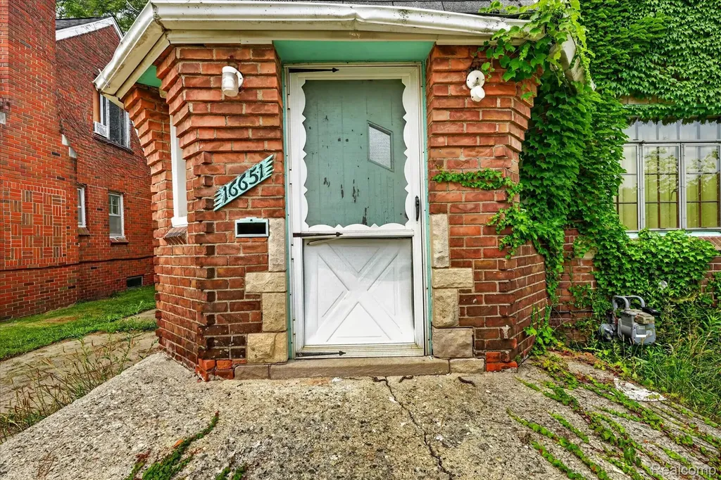 16651 Freeland Street Detroit City MI 48235