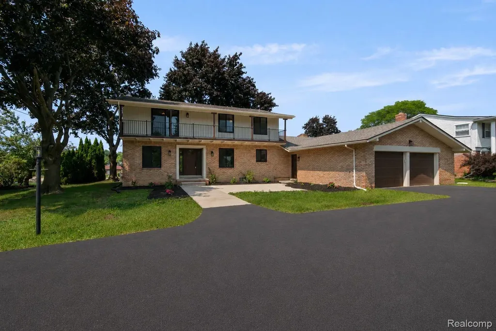 4696 Walnut Lake Road Bloomfield Hills City MI 48301