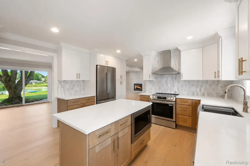 4696 Walnut Lake Road Bloomfield Hills City MI 48301