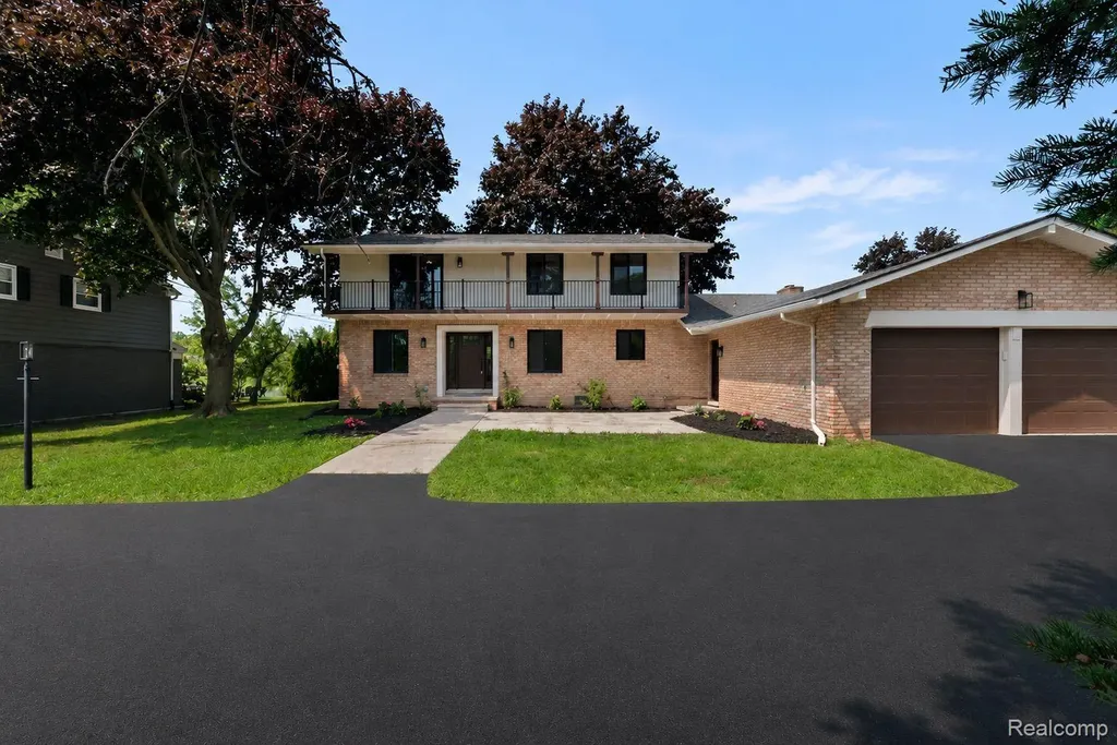 4696 Walnut Lake Road Bloomfield Hills City MI 48301