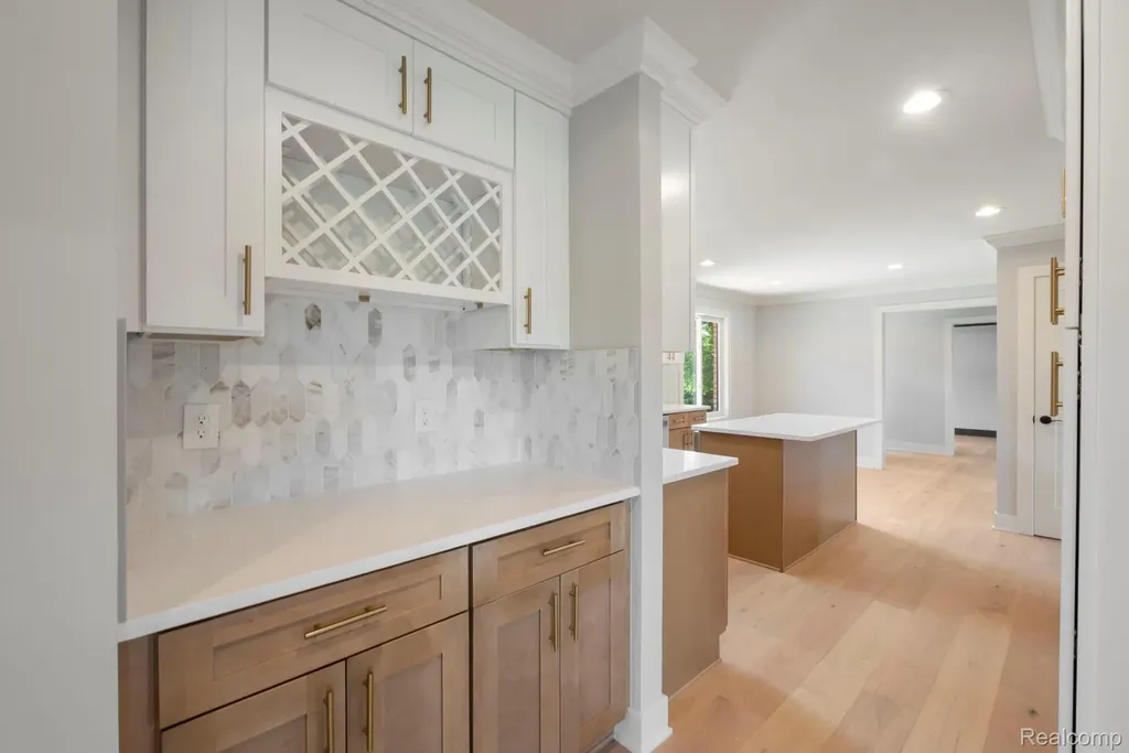 4696 Walnut Lake Road Bloomfield Hills City MI 48301