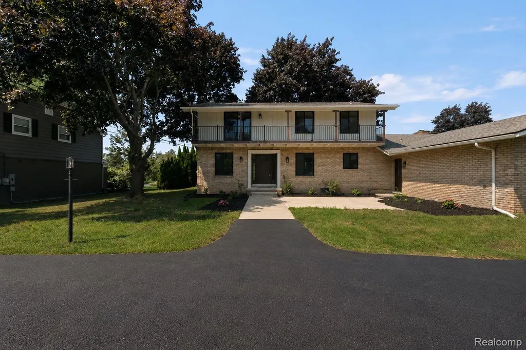 4696 Walnut Lake Road Bloomfield Hills City MI 48301