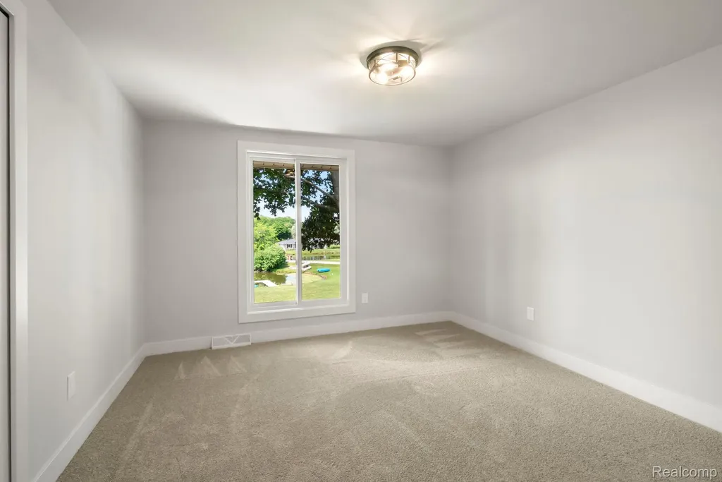 4696 Walnut Lake Road Bloomfield Hills City MI 48301