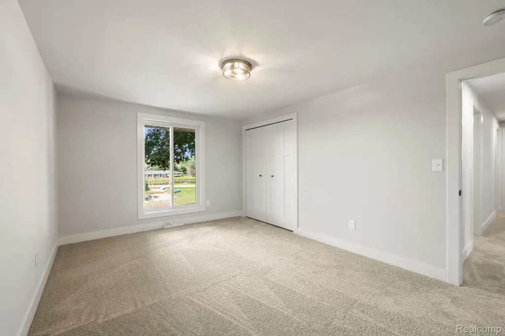 4696 Walnut Lake Road Bloomfield Hills City MI 48301