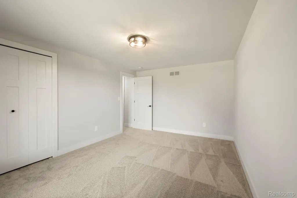 4696 Walnut Lake Road Bloomfield Hills City MI 48301