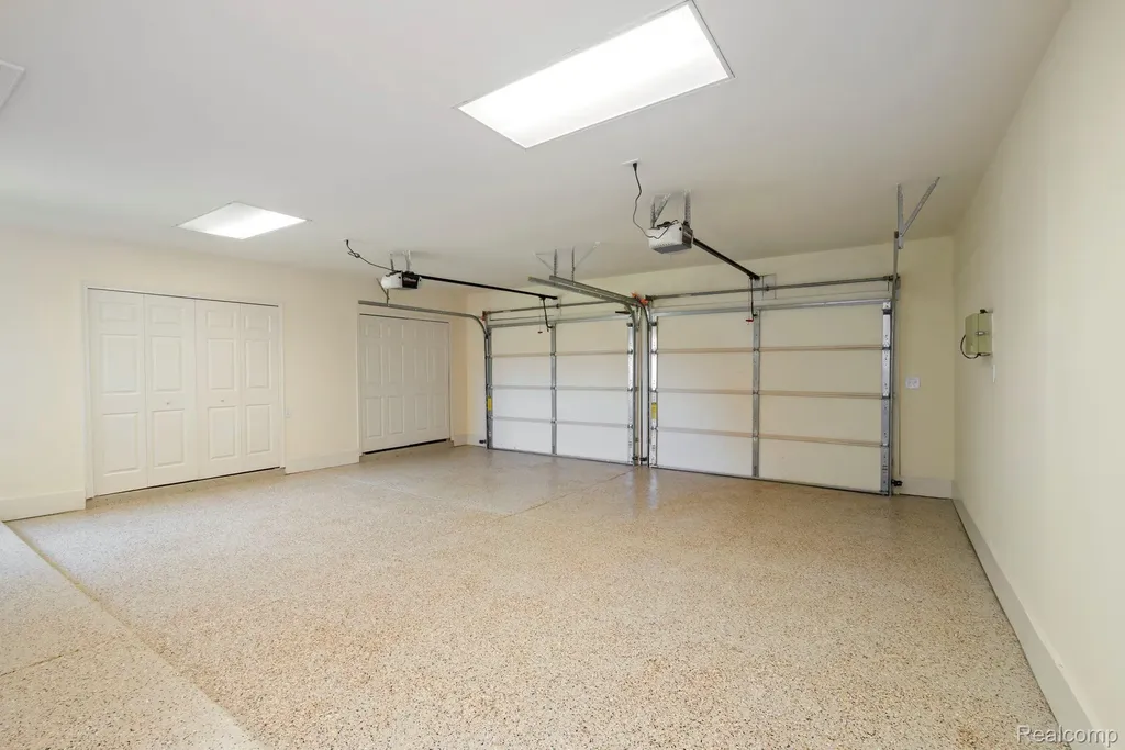 4696 Walnut Lake Road Bloomfield Hills City MI 48301