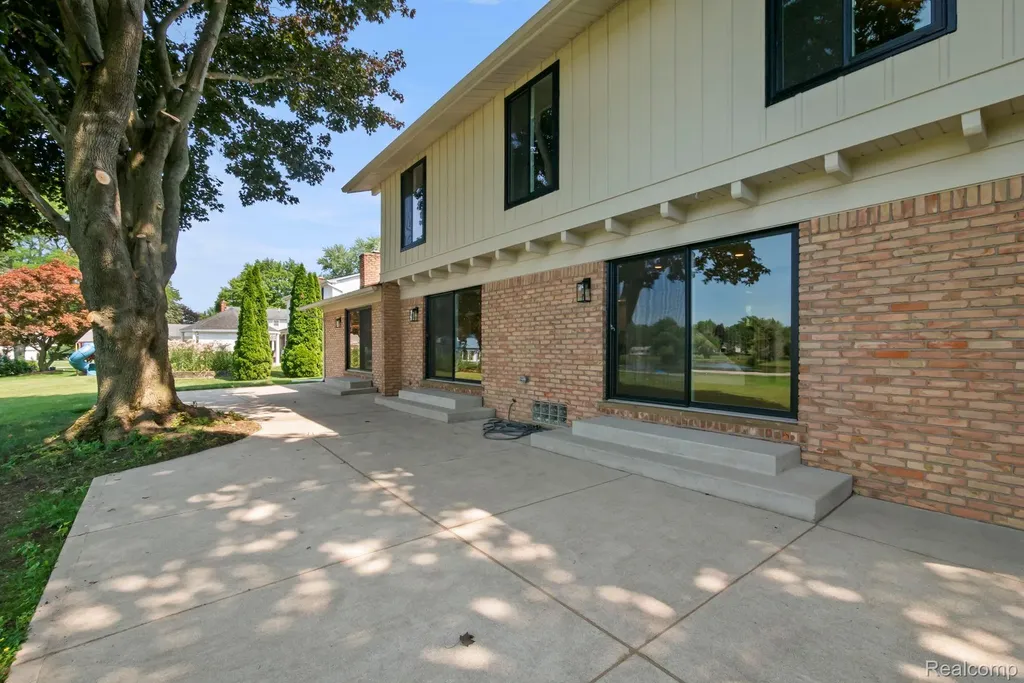 4696 Walnut Lake Road Bloomfield Hills City MI 48301