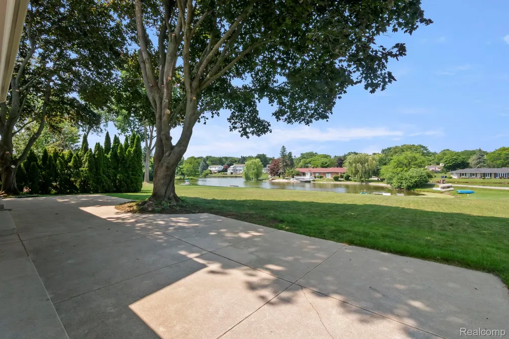 4696 Walnut Lake Road Bloomfield Hills City MI 48301