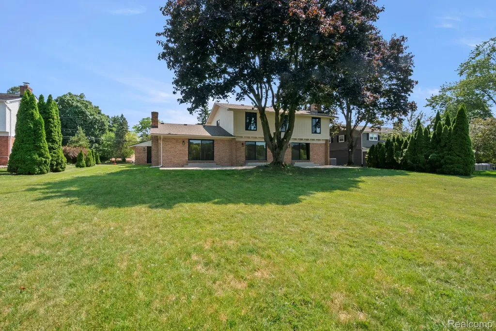 4696 Walnut Lake Road Bloomfield Hills City MI 48301